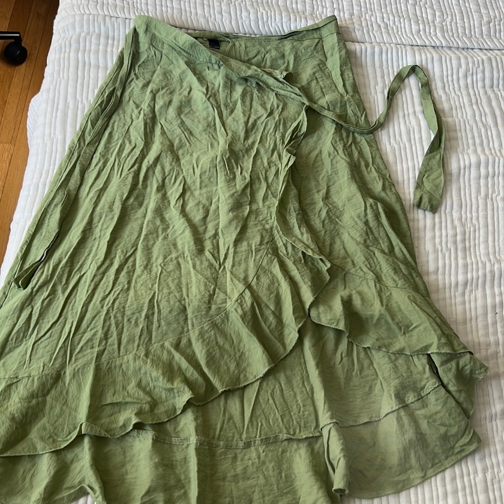 Green hi-lo skirt
